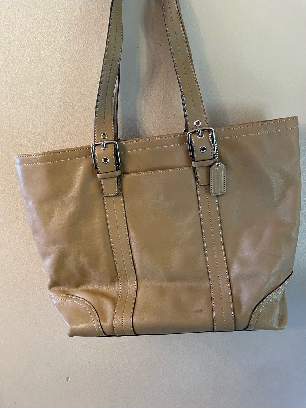 Coach-Vintage Classic Hamptons Leather Tote with Buckle-Detail Straps